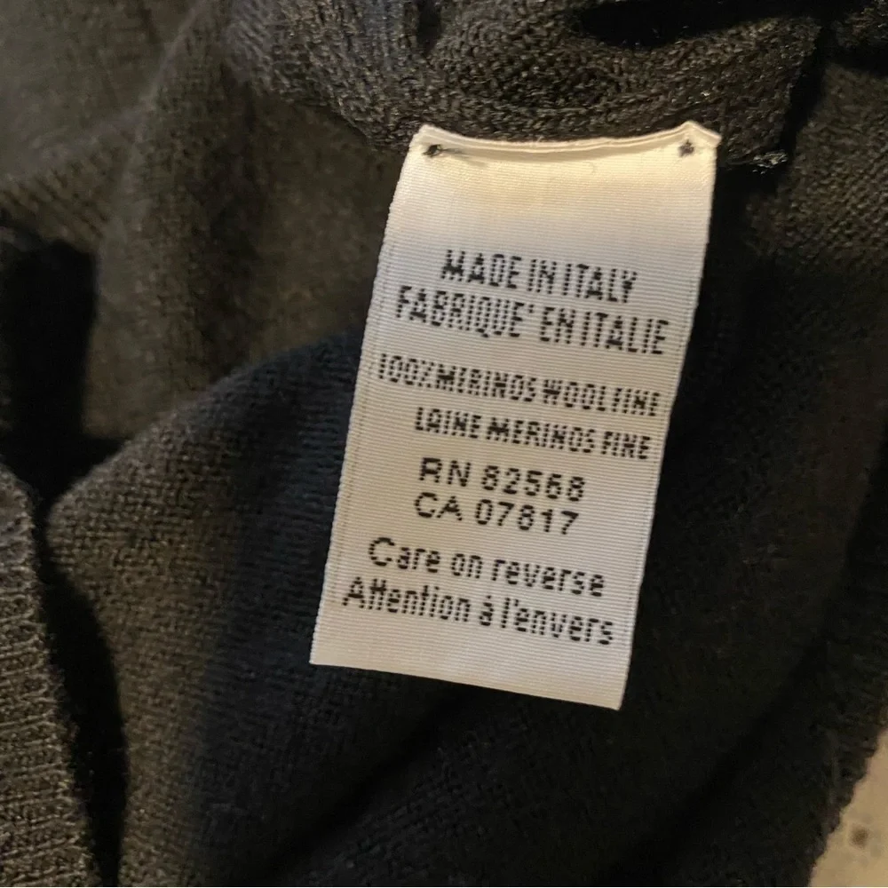 Huntington v neck black sweater made in Italy 100% Merino Wool Large size: 52